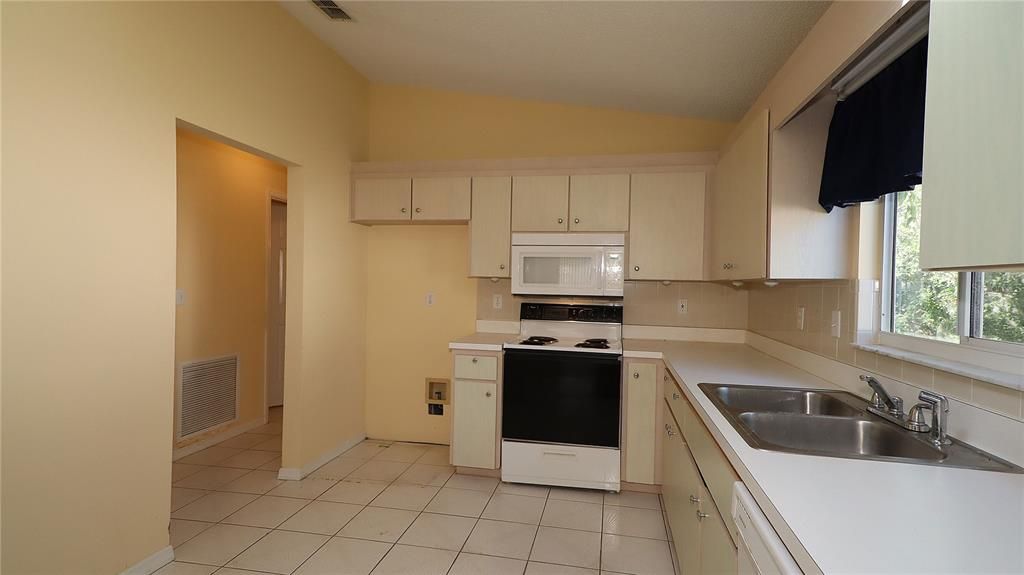 待售: $199,900 (2 贝兹, 2 浴室, 1450 平方英尺)