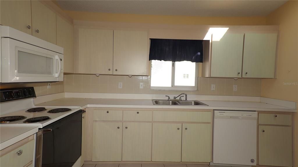 待售: $199,900 (2 贝兹, 2 浴室, 1450 平方英尺)