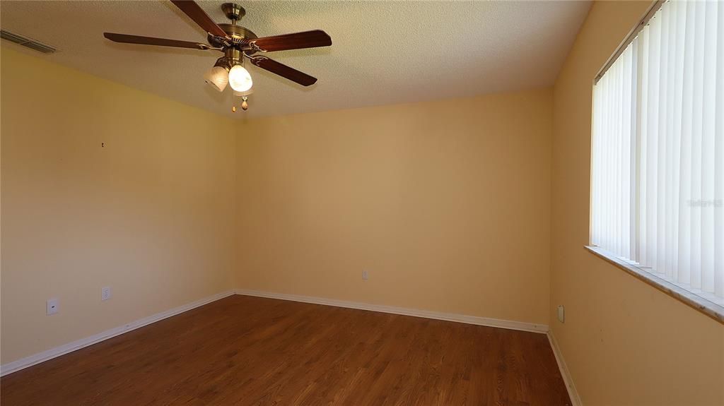 待售: $199,900 (2 贝兹, 2 浴室, 1450 平方英尺)