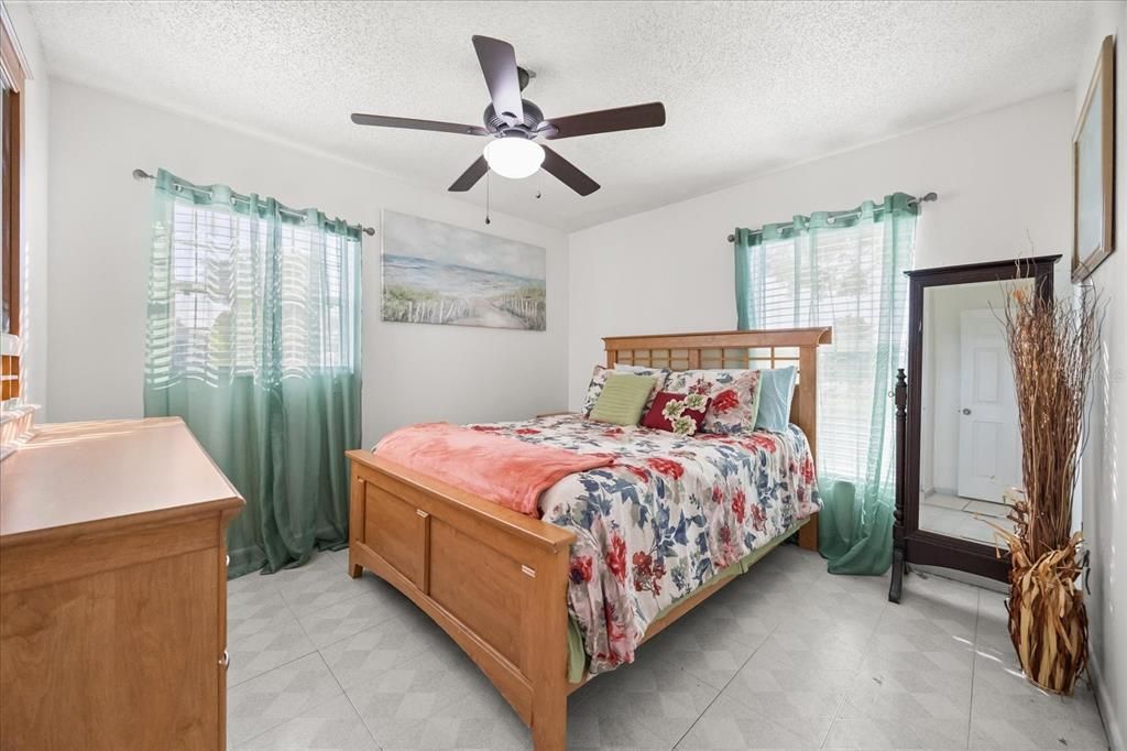 For Sale: $269,900 (3 beds, 2 baths, 1250 Square Feet)