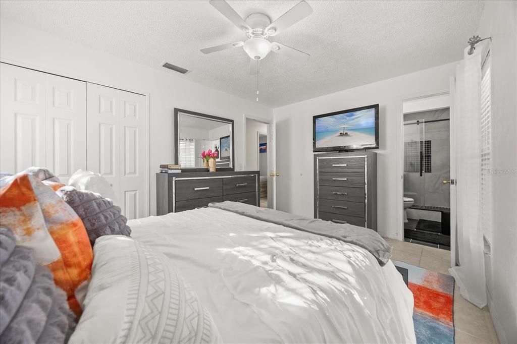 For Sale: $269,900 (3 beds, 2 baths, 1250 Square Feet)