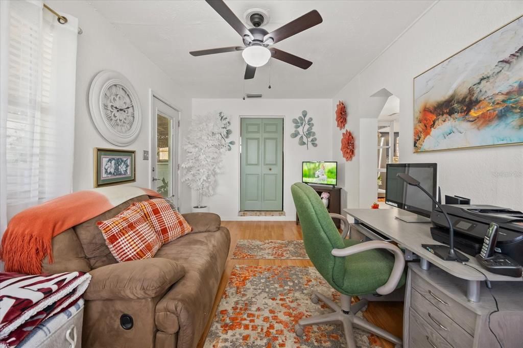 For Sale: $269,900 (3 beds, 2 baths, 1250 Square Feet)