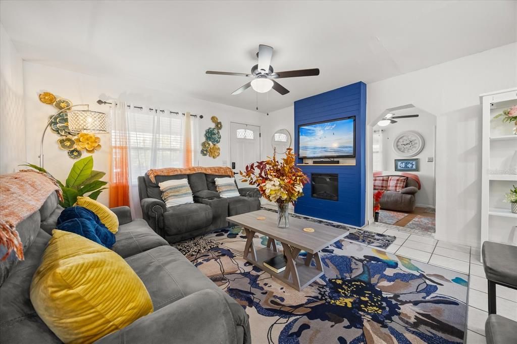 For Sale: $269,900 (3 beds, 2 baths, 1250 Square Feet)