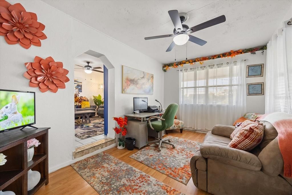 For Sale: $269,900 (3 beds, 2 baths, 1250 Square Feet)