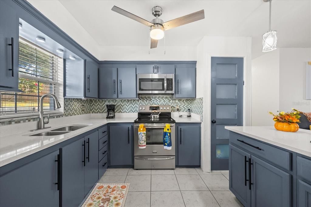 For Sale: $269,900 (3 beds, 2 baths, 1250 Square Feet)