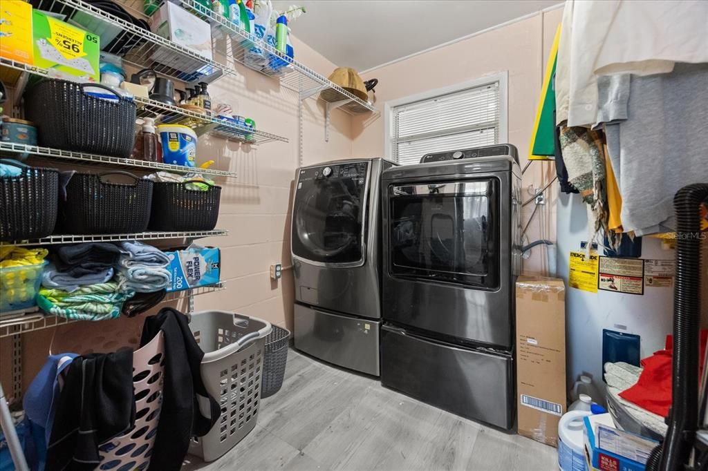 For Sale: $269,900 (3 beds, 2 baths, 1250 Square Feet)