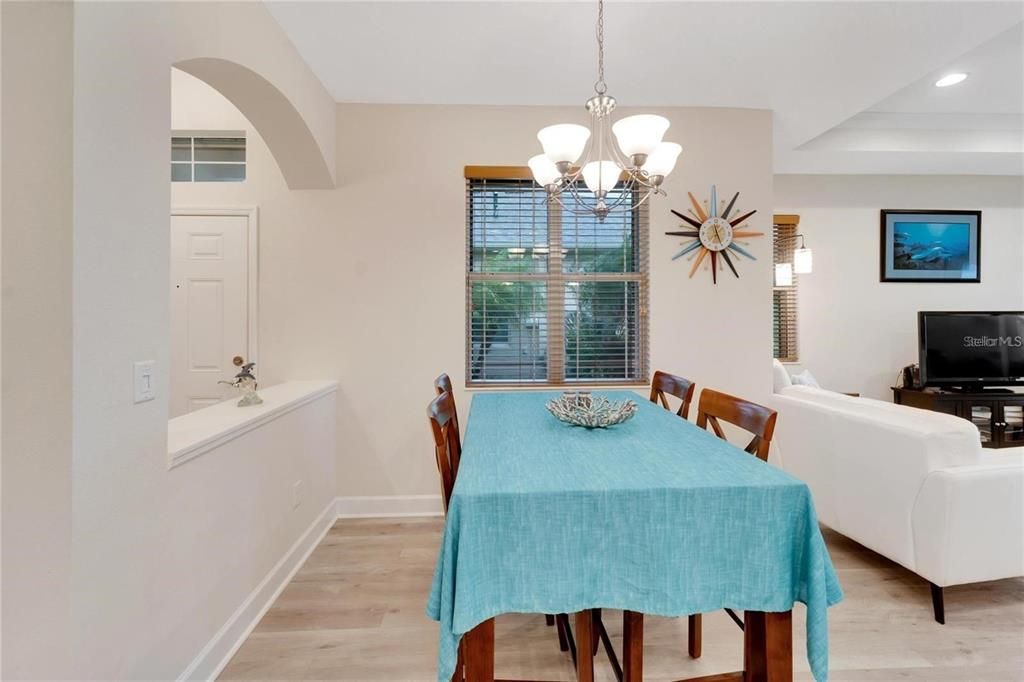 На продажу: $359,000 (2 спален, 2 ванн, 1493 Квадратных фут)