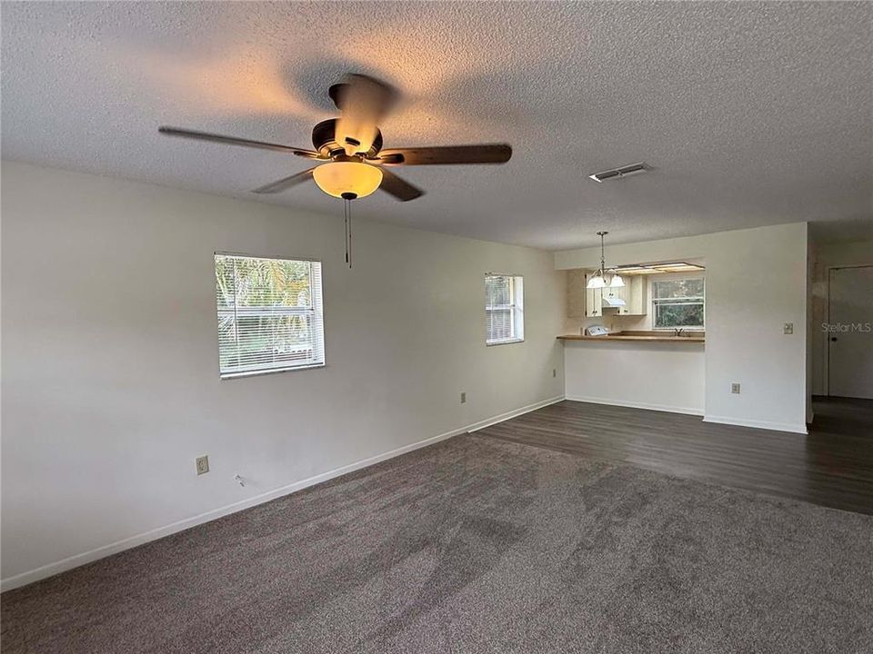 Active With Contract: $1,800 (2 beds, 2 baths, 1000 Square Feet)