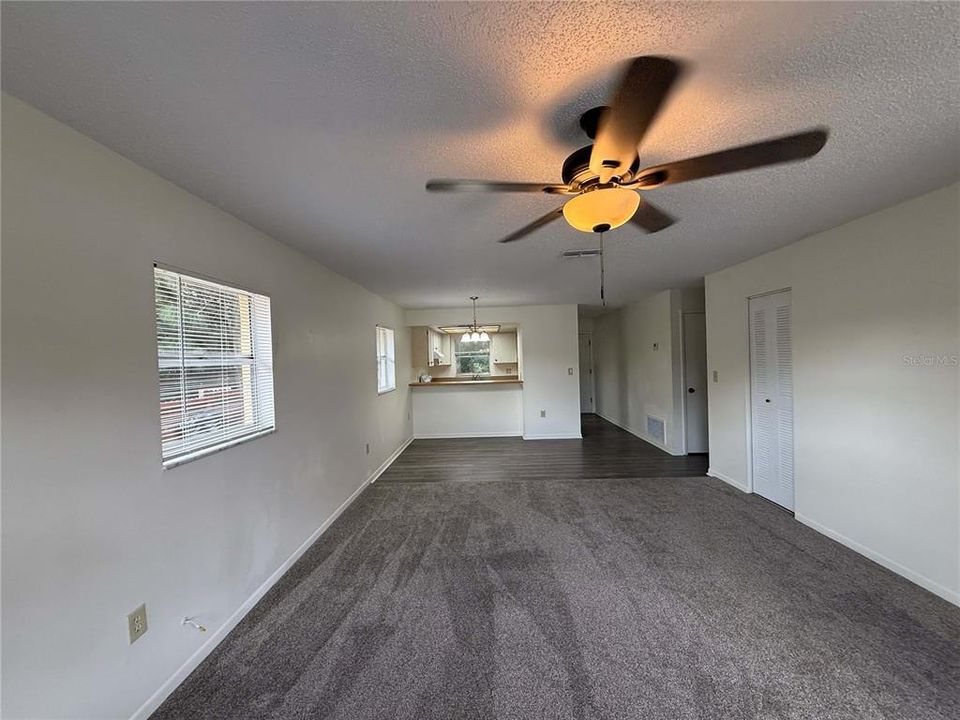 Active With Contract: $1,800 (2 beds, 2 baths, 1000 Square Feet)