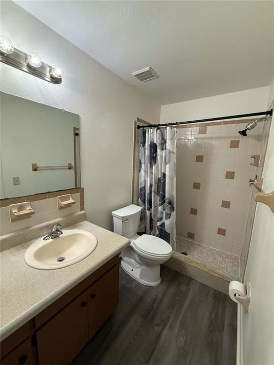 Active With Contract: $1,800 (2 beds, 2 baths, 1000 Square Feet)