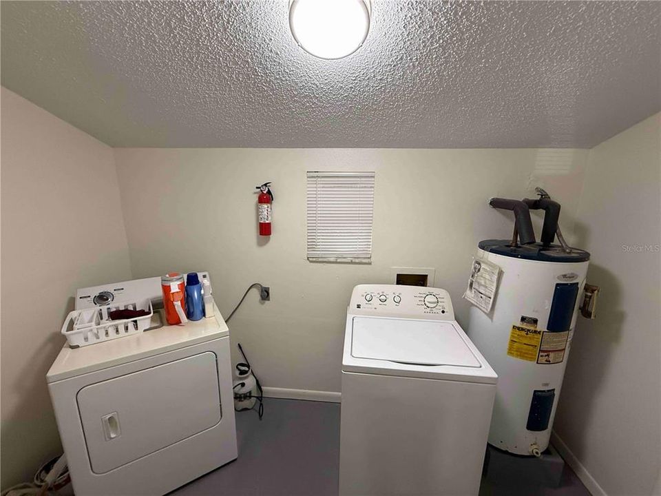 Active With Contract: $1,800 (2 beds, 2 baths, 1000 Square Feet)