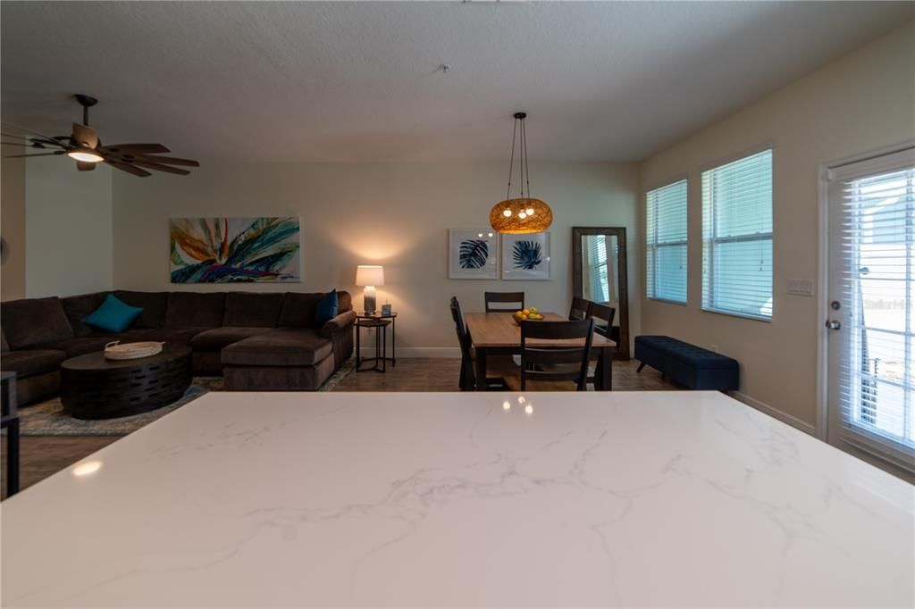 На продажу: $339,000 (4 спален, 2 ванн, 1876 Квадратных фут)