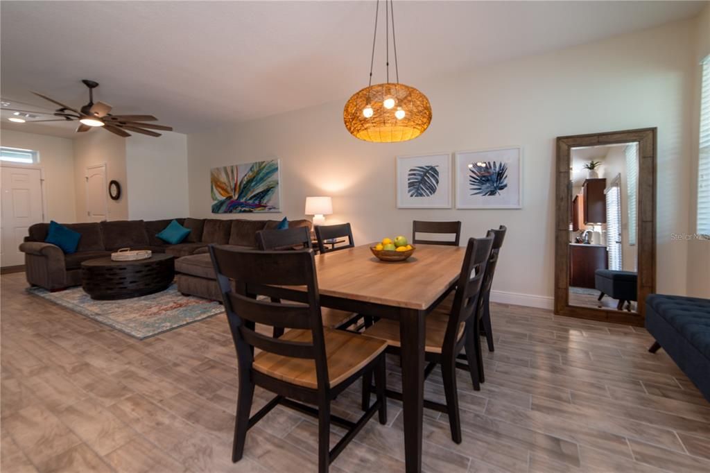 На продажу: $339,000 (4 спален, 2 ванн, 1876 Квадратных фут)