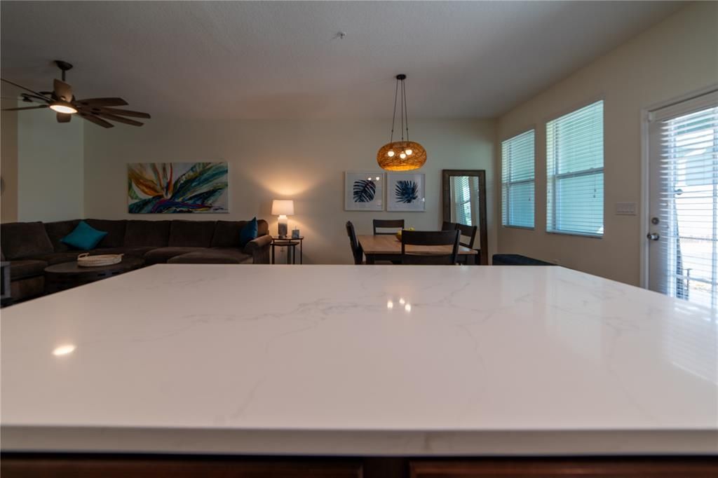 На продажу: $339,000 (4 спален, 2 ванн, 1876 Квадратных фут)