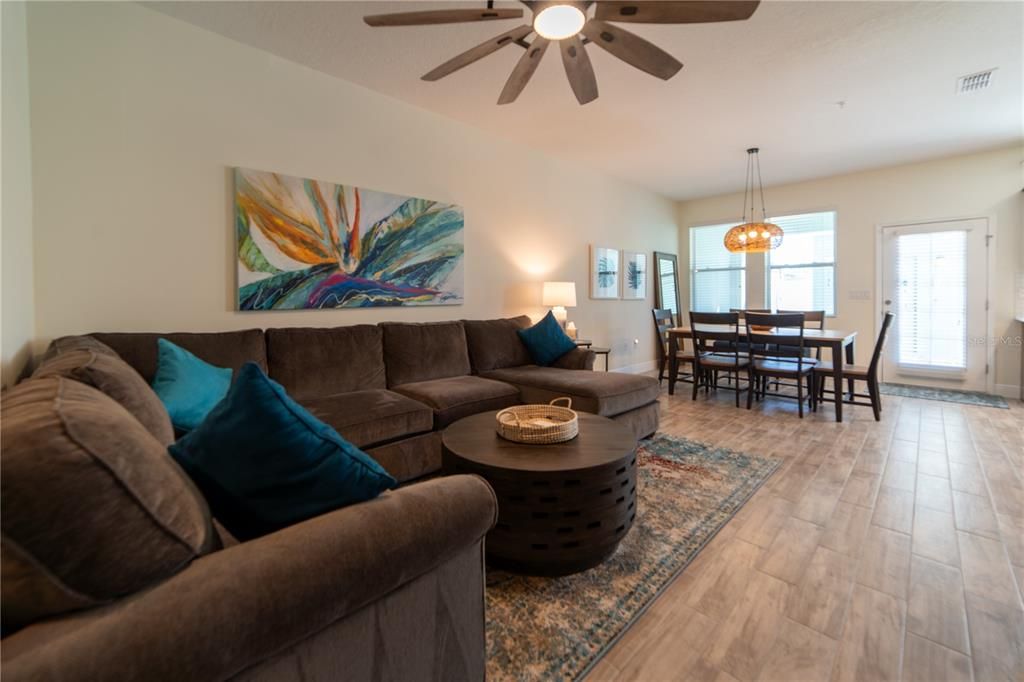 На продажу: $339,000 (4 спален, 2 ванн, 1876 Квадратных фут)