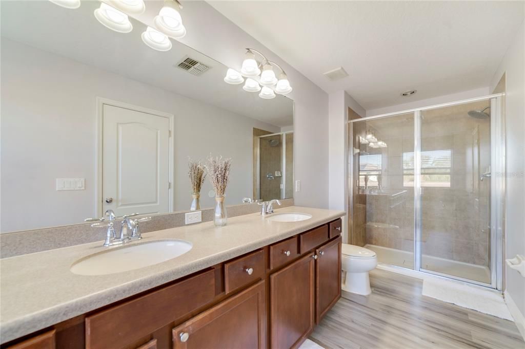 For Sale: $440,000 (3 beds, 2 baths, 1948 Square Feet)