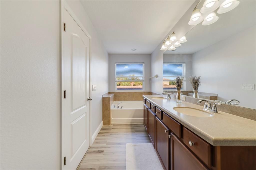 For Sale: $440,000 (3 beds, 2 baths, 1948 Square Feet)