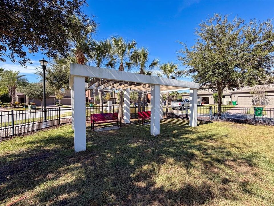 На продажу: $380,000 (4 спален, 2 ванн, 2466 Квадратных фут)