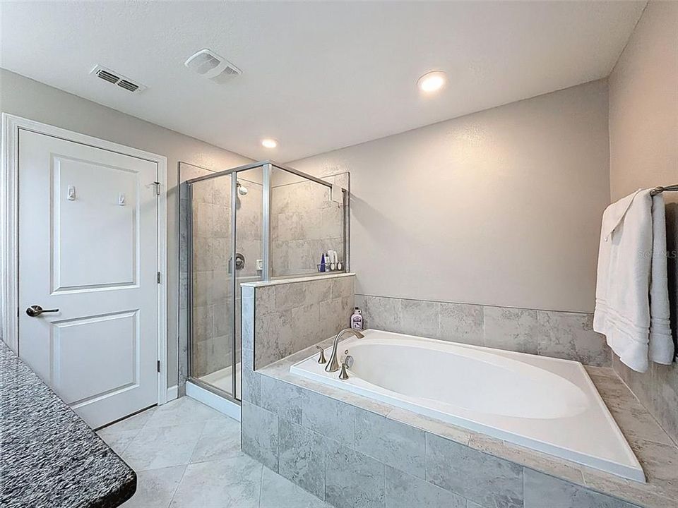 На продажу: $380,000 (4 спален, 2 ванн, 2466 Квадратных фут)