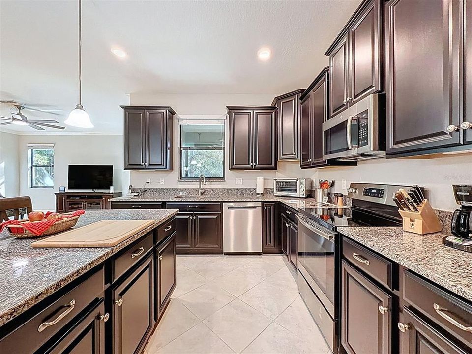 На продажу: $380,000 (4 спален, 2 ванн, 2466 Квадратных фут)