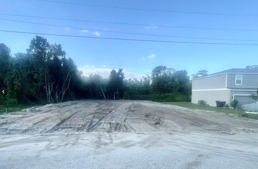 待售: $60,000 (0.18 acres)