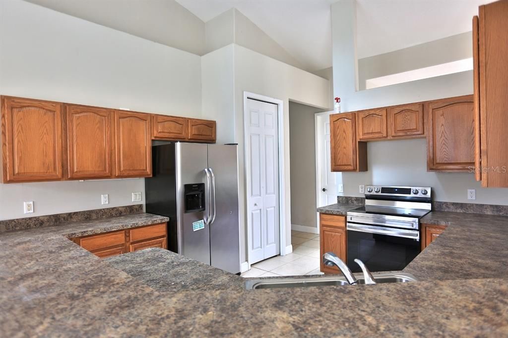 出租: $2,450 (4 贝兹, 2 浴室, 2044 平方英尺)