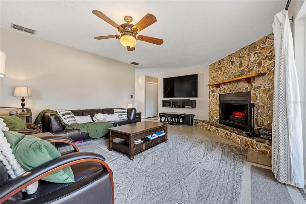 For Sale: $419,000 (3 beds, 2 baths, 1716 Square Feet)