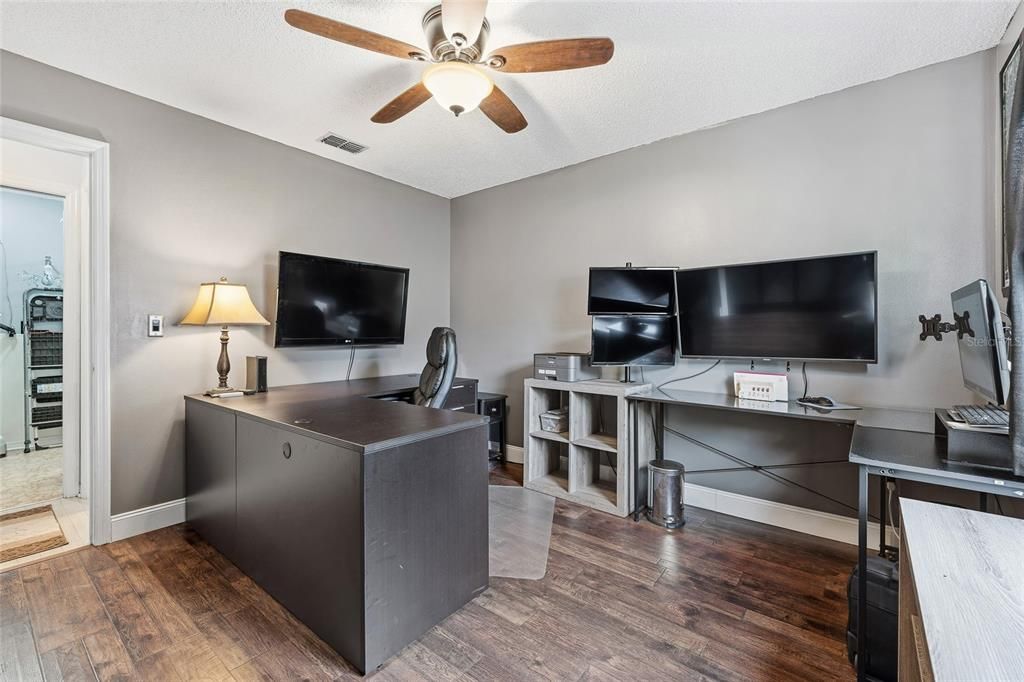 For Sale: $419,000 (3 beds, 2 baths, 1716 Square Feet)