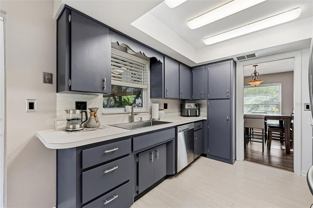 For Sale: $419,000 (3 beds, 2 baths, 1716 Square Feet)