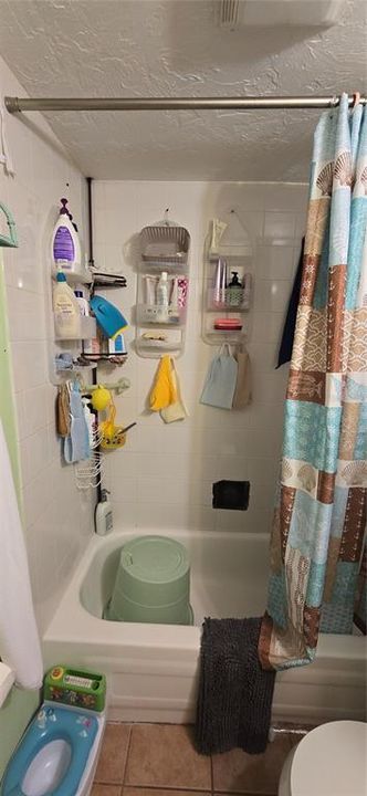 Activo con contrato: $379,000 (5 camas, 0 baños, 1944 Pies cuadrados)