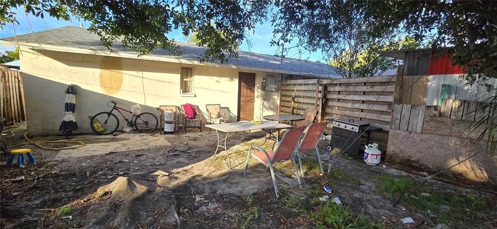 Activo con contrato: $379,000 (5 camas, 0 baños, 1944 Pies cuadrados)