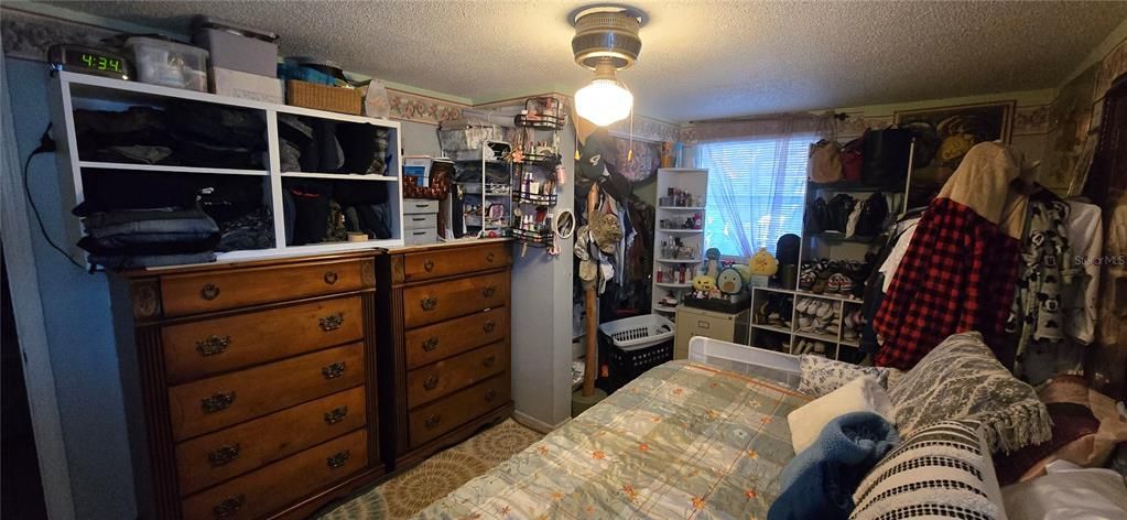 Activo con contrato: $379,000 (5 camas, 0 baños, 1944 Pies cuadrados)