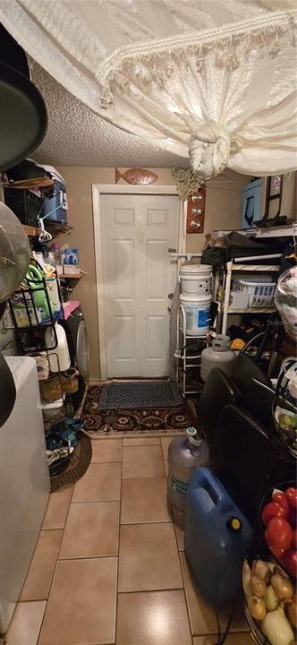 Activo con contrato: $379,000 (5 camas, 0 baños, 1944 Pies cuadrados)