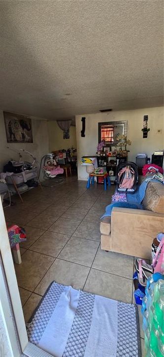 Activo con contrato: $379,000 (5 camas, 0 baños, 1944 Pies cuadrados)