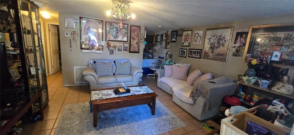 Activo con contrato: $379,000 (5 camas, 0 baños, 1944 Pies cuadrados)