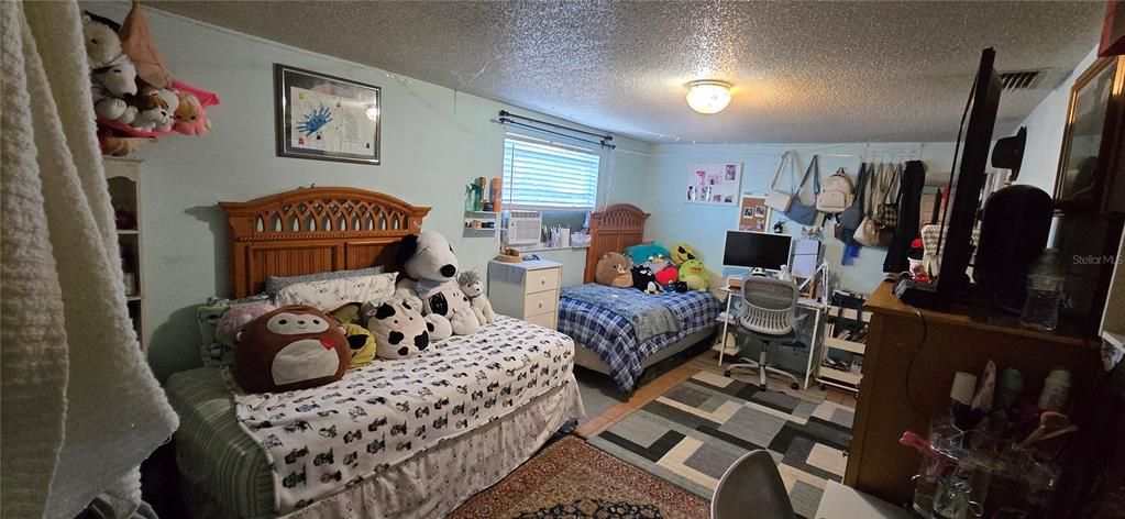 Activo con contrato: $379,000 (5 camas, 0 baños, 1944 Pies cuadrados)