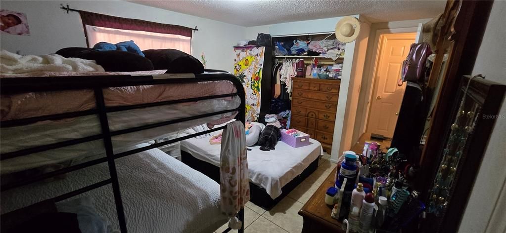 Activo con contrato: $379,000 (5 camas, 0 baños, 1944 Pies cuadrados)