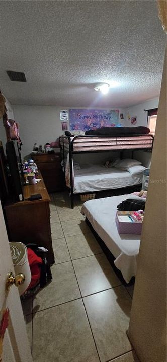 Activo con contrato: $379,000 (5 camas, 0 baños, 1944 Pies cuadrados)