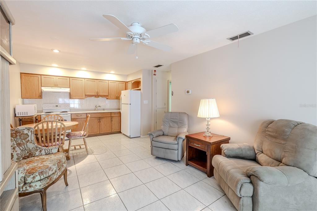 Activo con contrato: $115,000 (2 camas, 1 baños, 768 Pies cuadrados)