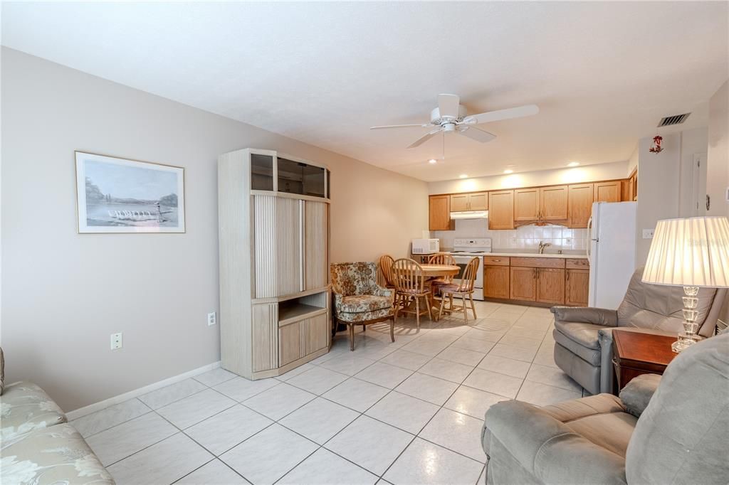 Activo con contrato: $115,000 (2 camas, 1 baños, 768 Pies cuadrados)