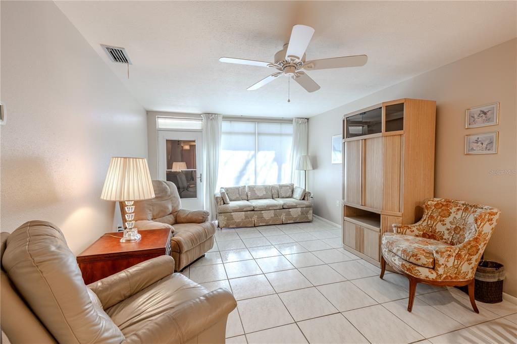 Activo con contrato: $115,000 (2 camas, 1 baños, 768 Pies cuadrados)