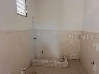 合同活跃: $95,000 (4 贝兹, 2 浴室, 2000 平方英尺)