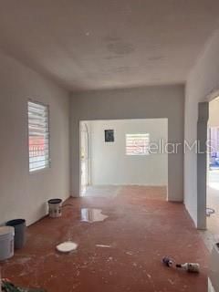 合同活跃: $95,000 (4 贝兹, 2 浴室, 2000 平方英尺)