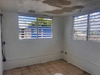 合同活跃: $95,000 (4 贝兹, 2 浴室, 2000 平方英尺)