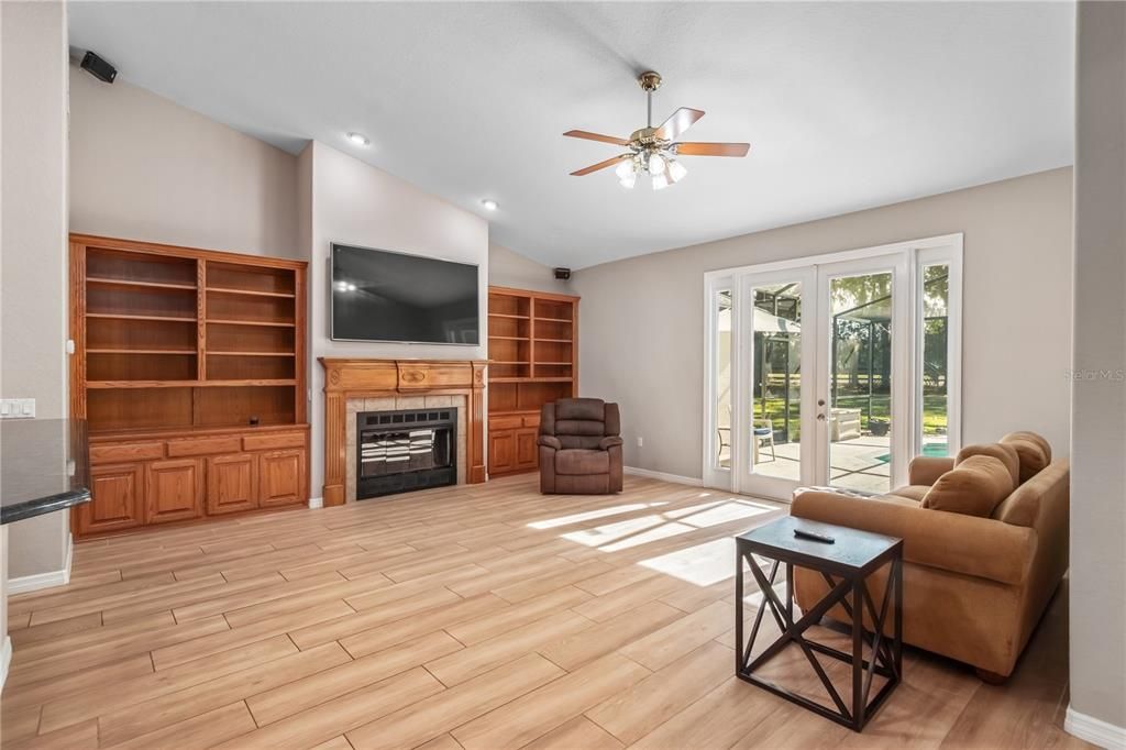 For Sale: $650,000 (3 beds, 3 baths, 2744 Square Feet)