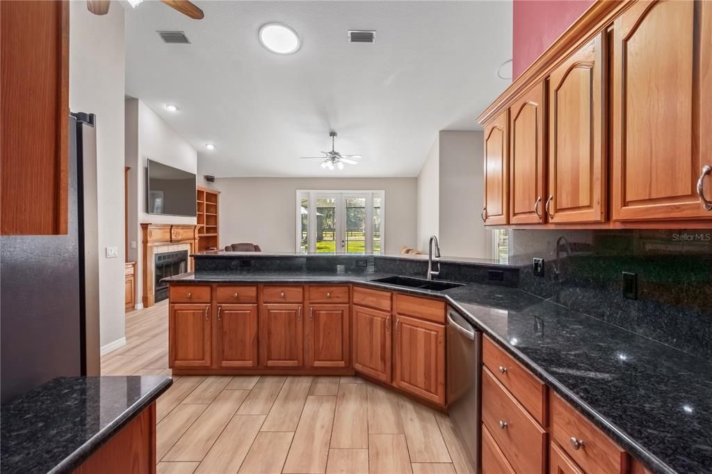 For Sale: $650,000 (3 beds, 3 baths, 2744 Square Feet)