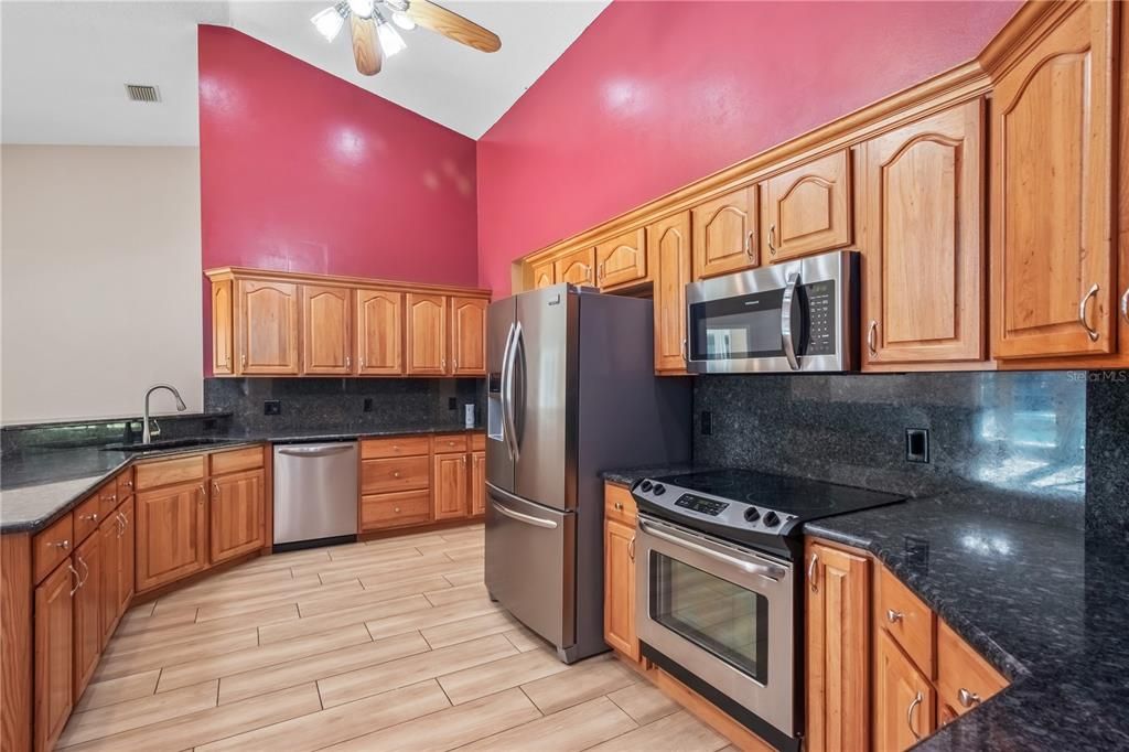 For Sale: $650,000 (3 beds, 3 baths, 2744 Square Feet)