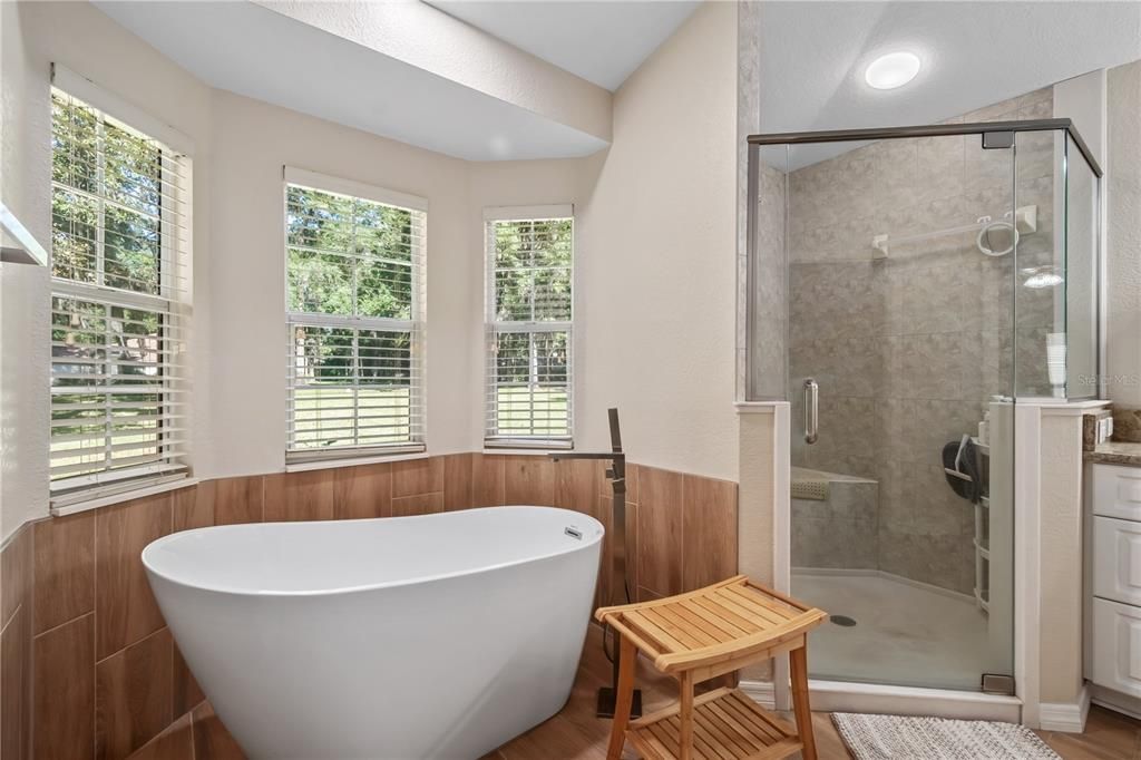 For Sale: $650,000 (3 beds, 3 baths, 2744 Square Feet)