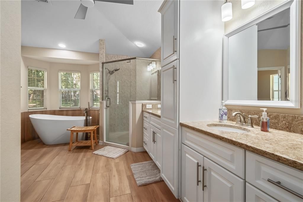 For Sale: $650,000 (3 beds, 3 baths, 2744 Square Feet)