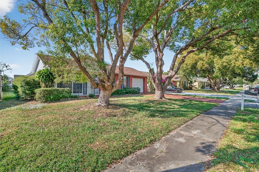 For Sale: $149,000 (2 beds, 2 baths, 1010 Square Feet)